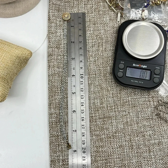 Vintage 8" Crystal Bracelet with Gold-Tone Filigree Clasp - Picture 7 of 7